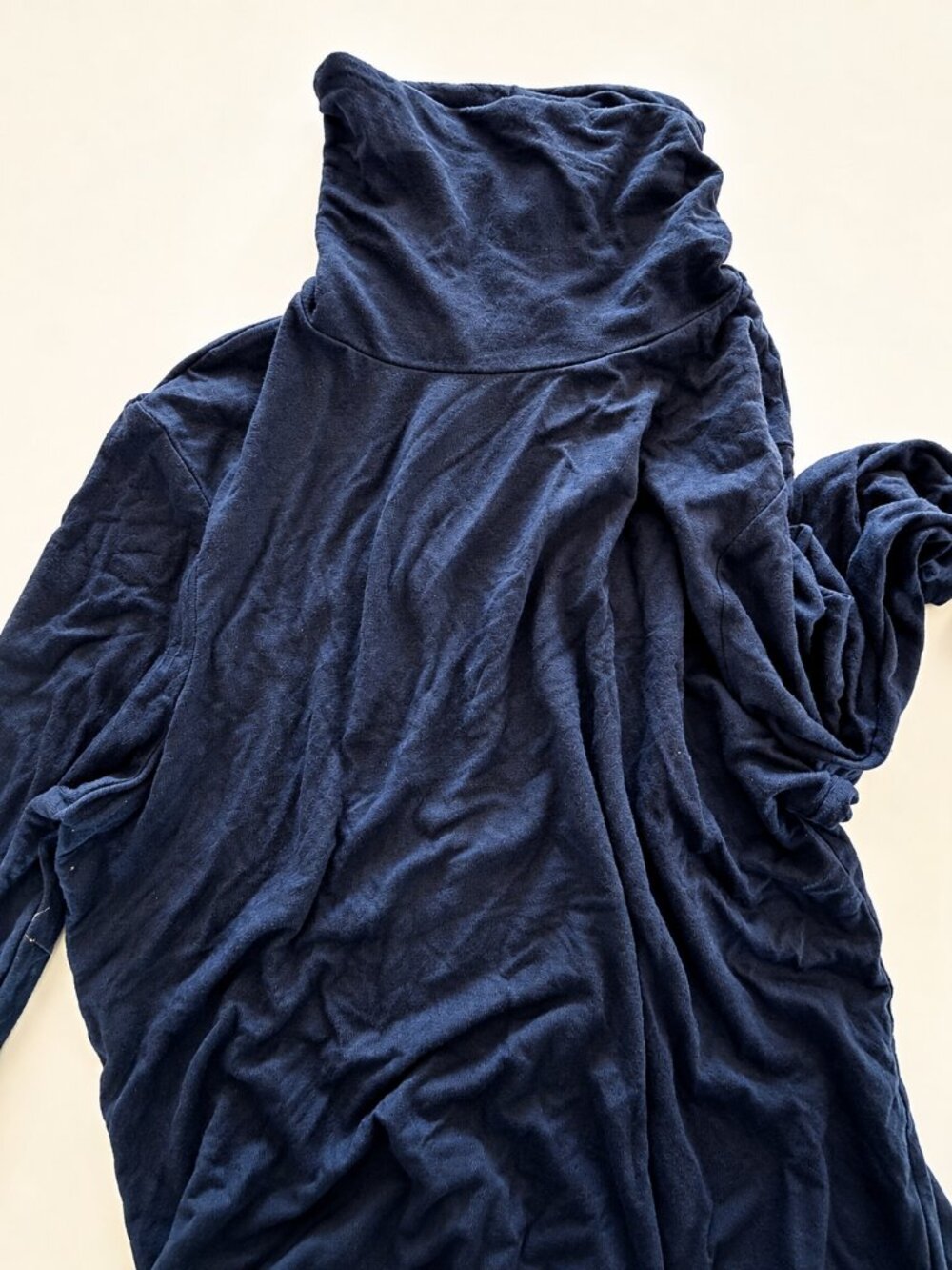 Tahari Navy Blue Turtleneck Long Sleeve Lightweight Top M NWOT - Picture 8 of 9